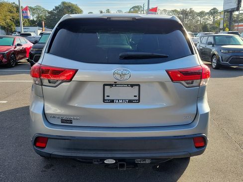 Used 2018 Toyota Highlander LE image 5