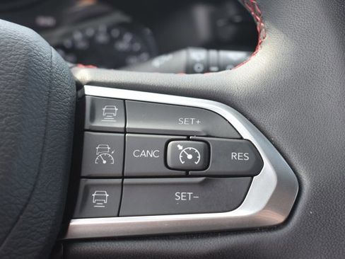 Used 2025 Jeep Compass Trailhawk AWD/4WD image 23