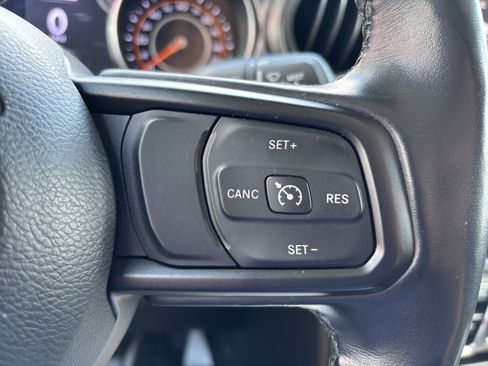 Used 2023 Jeep Gladiator Sport AWD/4WD image 19