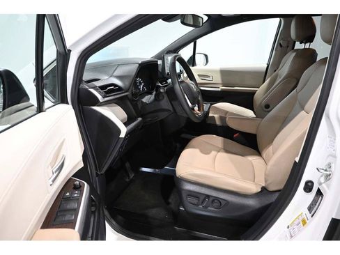 Used 2023 Toyota Sienna XLE w/ XLE Plus Package AWD/4WD image 13