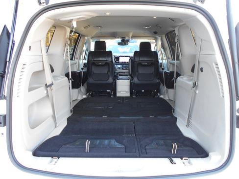 Certified 2024 Chrysler Pacifica Touring-L image 13