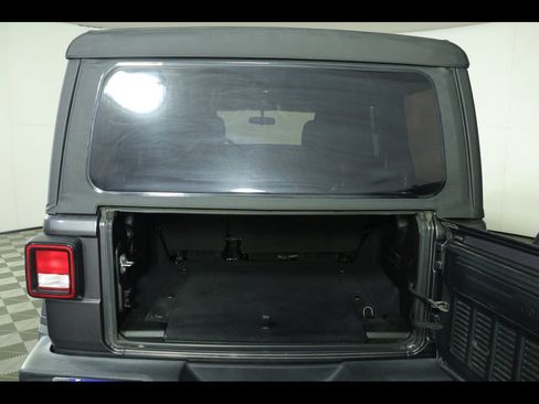 Used 2018 Jeep Wrangler Unlimited Sport AWD/4WD image 13