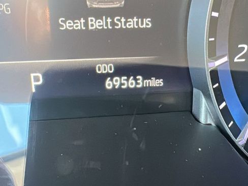Used 2022 Toyota Highlander XLE AWD/4WD image 16