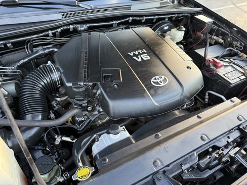 Used 2013 Toyota Tacoma 4x4 Double Cab w/ SR5 Pkg image 9