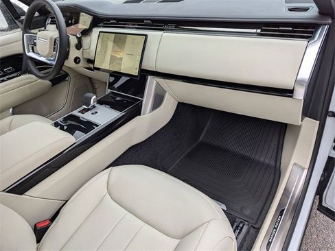 New 2025 Land Rover Range Rover SE image 19