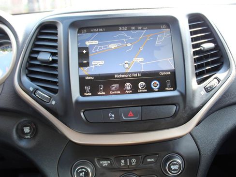 Used 2018 Jeep Cherokee Limited AWD/4WD image 16