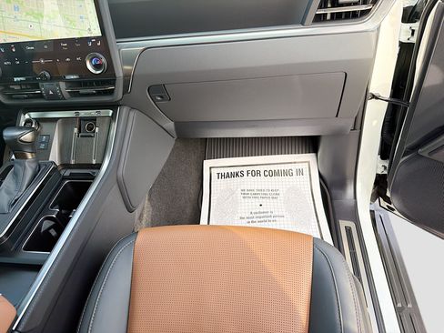 Used 2024 Lexus GX 550 w/ Accessory Package (2T) AWD/4WD image 18