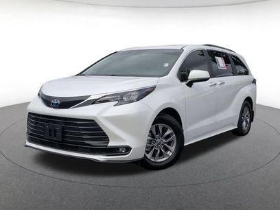 Used 2025 Toyota Sienna XLE w/ XLE Plus Package