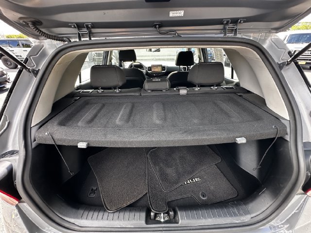 Used 2022 Hyundai Venue SEL FWD image 40