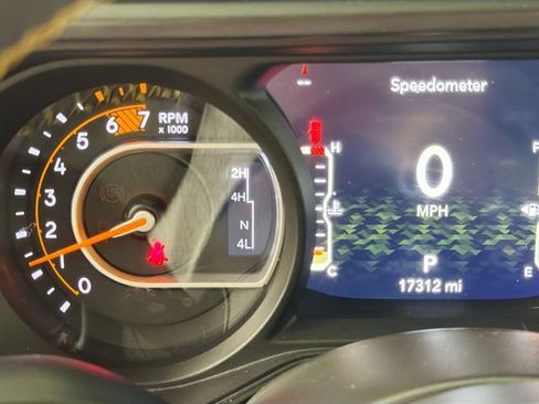 Used 2024 Jeep Wrangler Unlimited Sahara w/ Technology Group AWD/4WD image 13