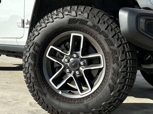 Used 2026 Jeep Gladiator Mojave AWD/4WD image 9