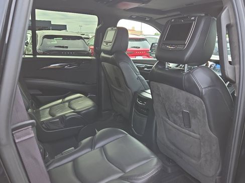Used 2017 Cadillac Escalade Platinum AWD/4WD image 17