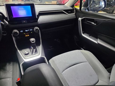 Used 2025 Toyota RAV4 XLE AWD/4WD image 17