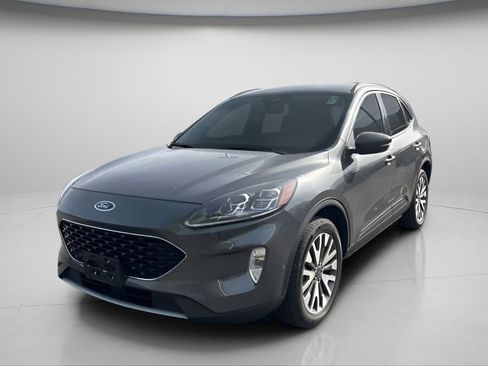 Used 2020 Ford Escape Titanium image 9