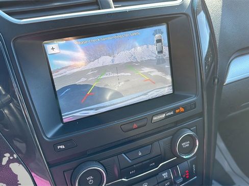 Used 2017 Ford Explorer XLT w/ Equipment Group 202A image 30