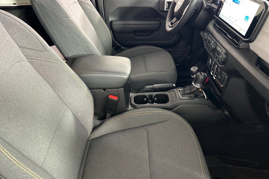 Used 2026 Jeep Wrangler Sport AWD/4WD image 18