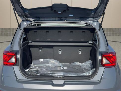 Certified 2025 Hyundai Venue SEL image 11