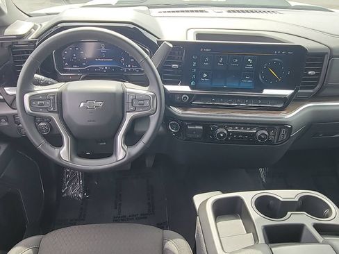 Used 2024 Chevrolet Silverado 1500 LT Trail Boss w/ Protection Package AWD/4WD image 11