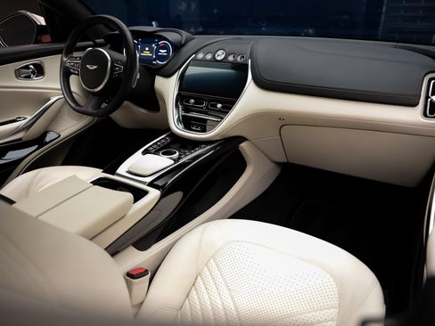 Used 2023 Aston Martin DBX AWD/4WD image 55
