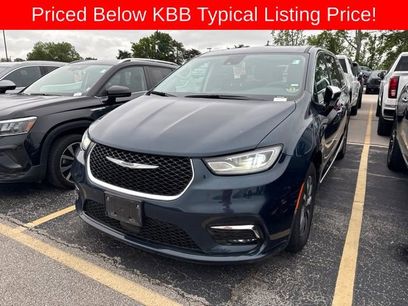 Used 2023 Chrysler Pacifica Limited