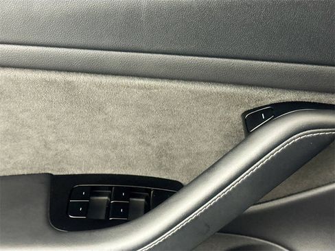 Used 2018 Tesla Model 3 Long Range image 16