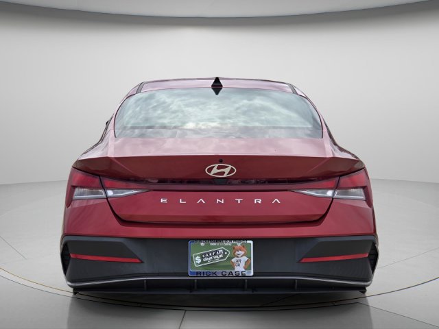 Used 2024 Hyundai Elantra SE FWD image 5