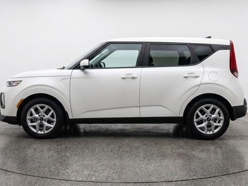 Used 2025 Kia Soul LX w/ LX Technology Package FWD image 5