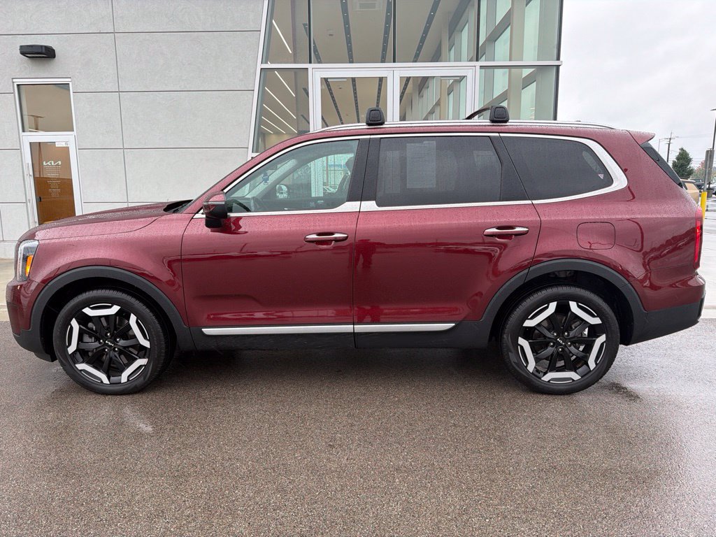 Certified 2024 Kia Telluride S w/ S Sunroof Package AWD/4WD image 3