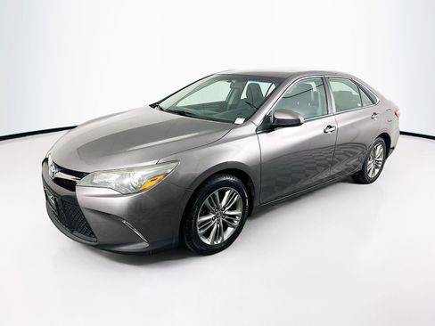 Used 2015 Toyota Camry SE FWD image 3