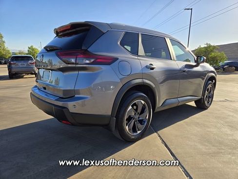 Used 2025 Nissan Rogue SV w/ SV Premium Package FWD image 6