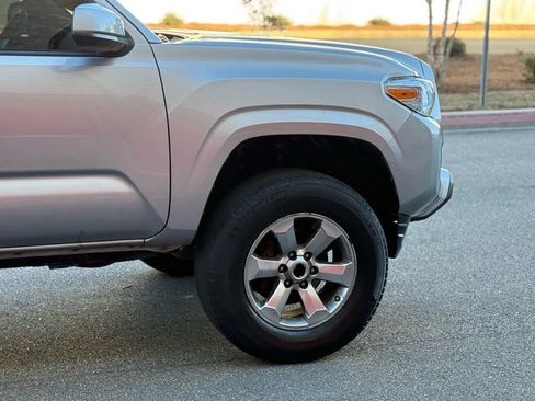 Used 2017 Toyota Tacoma SR5 image 10