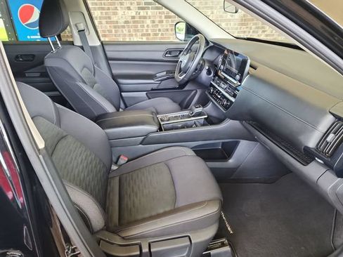 Used 2025 Nissan Pathfinder SV AWD/4WD image 13