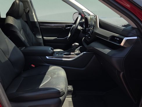 Certified 2021 Toyota Highlander Limited AWD/4WD image 17