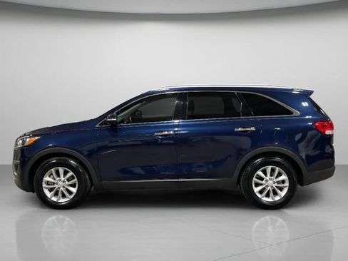 Used 2018 Kia Sorento FWD V6 w/ LX V6 Convenience Package image 7