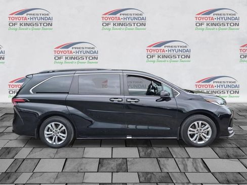 Used 2023 Toyota Sienna XSE w/ XSE Plus Package AWD/4WD image 2