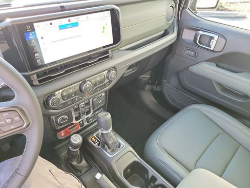 New 2026 Jeep Gladiator Mojave image 12