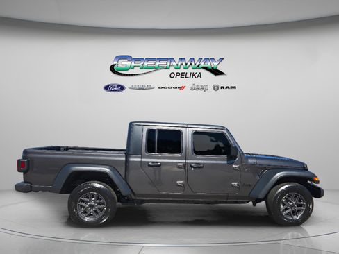 New 2025 Jeep Gladiator Sport image 8