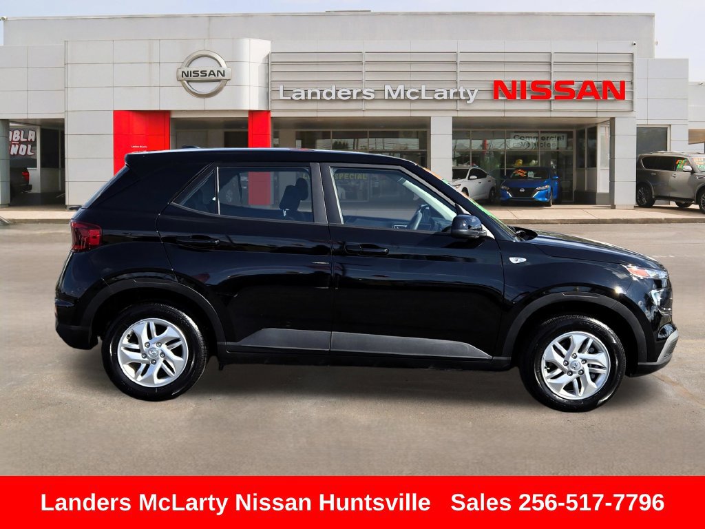 Used 2026 Hyundai Venue SE FWD image 2