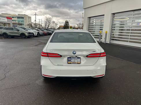 Used 2026 BMW i5 eDrive40 w/ Premium Package image 4