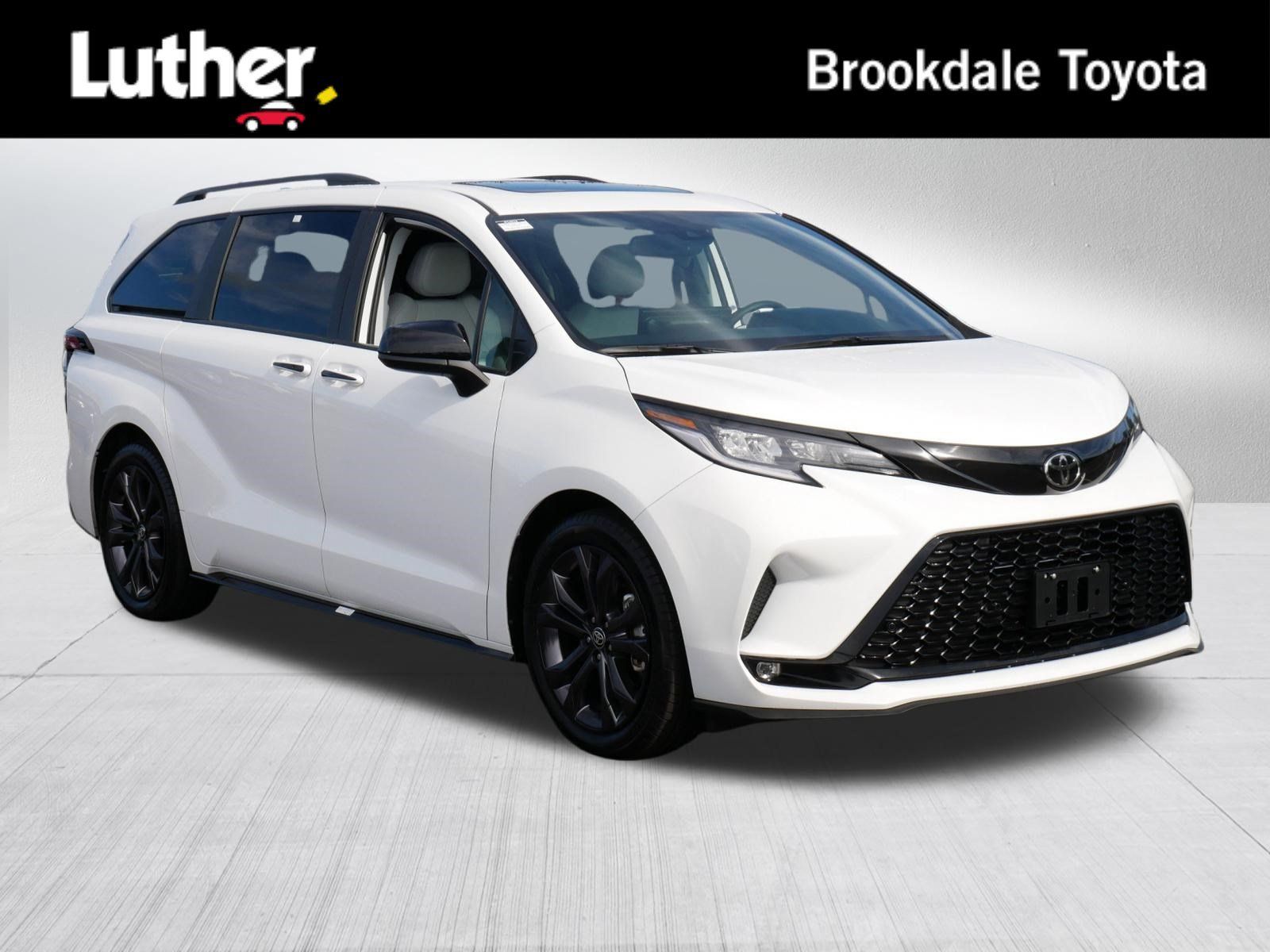 Certified 2026 Toyota Sienna XSE FWD image 1