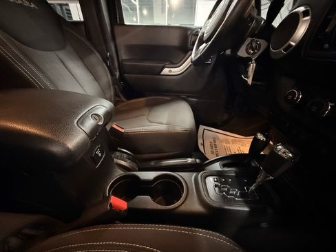 Certified 2017 Jeep Wrangler Unlimited Sahara w/ Connectivity Group image 30