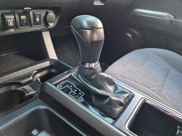 Used 2019 Toyota Tacoma TRD Off-Road w/ Technology Package AWD/4WD image 17