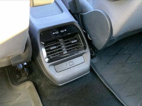 Used 2022 Volkswagen ID.4 Pro image 30