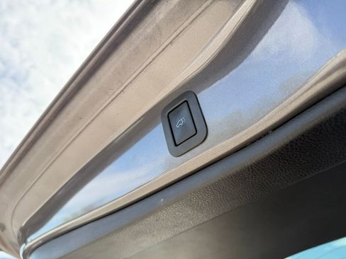 Used 2017 Toyota Highlander SE image 23