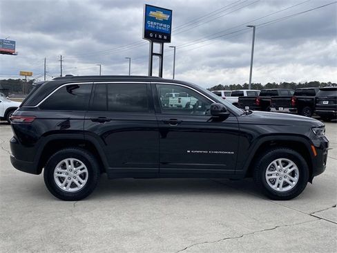 Used 2024 Jeep Grand Cherokee Laredo image 8