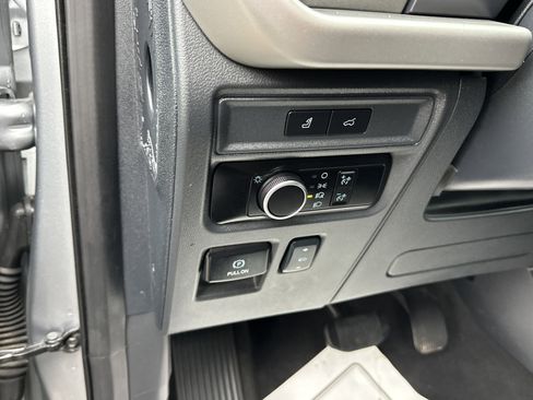 Used 2024 Ford Expedition XLT image 16