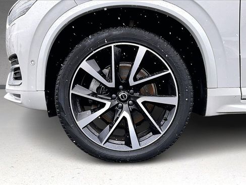 Used 2024 Volvo XC90 B6 Plus image 35