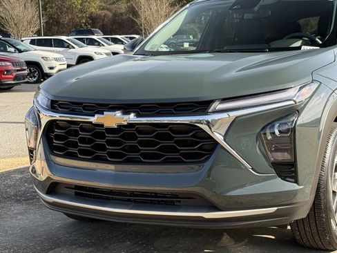 Used 2025 Chevrolet Trax LT image 10