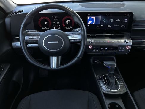 Used 2025 Hyundai Kona SEL FWD image 12