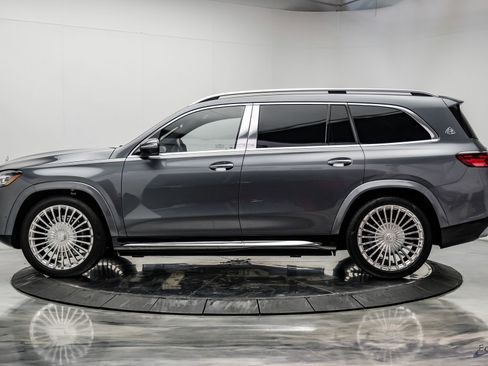 Used 2024 Mercedes-Benz Maybach GLS 600 4MATIC image 8